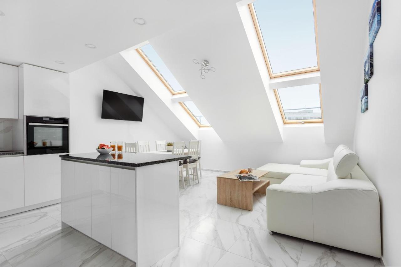 Luxurious Kaunas Basilica Apartment In Old Town By Urban Rent ภายนอก รูปภาพ