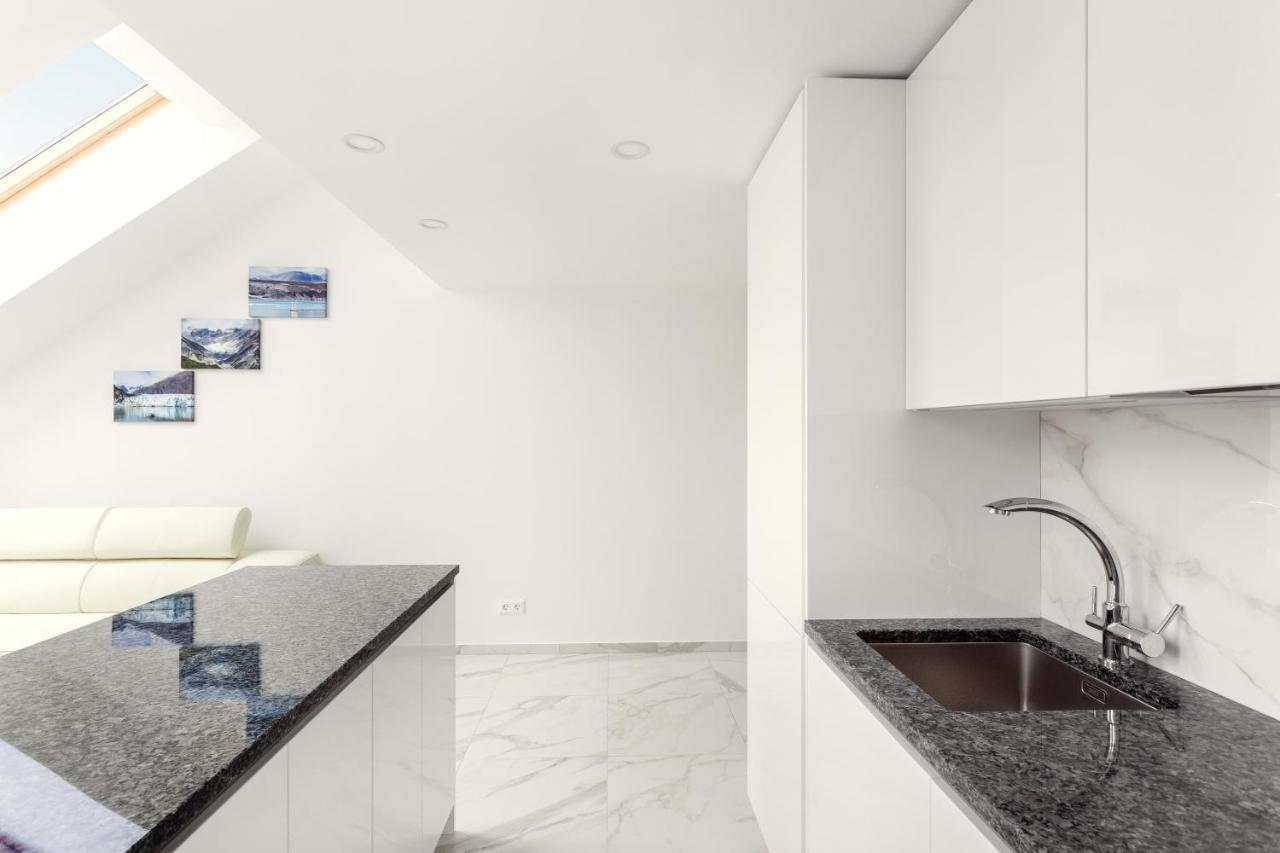 Luxurious Kaunas Basilica Apartment In Old Town By Urban Rent ภายนอก รูปภาพ