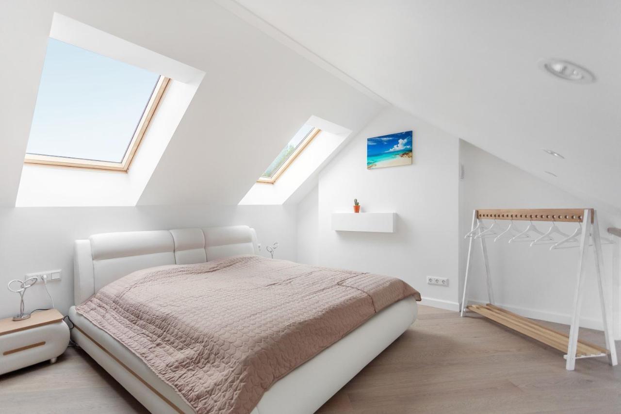 Luxurious Kaunas Basilica Apartment In Old Town By Urban Rent ภายนอก รูปภาพ