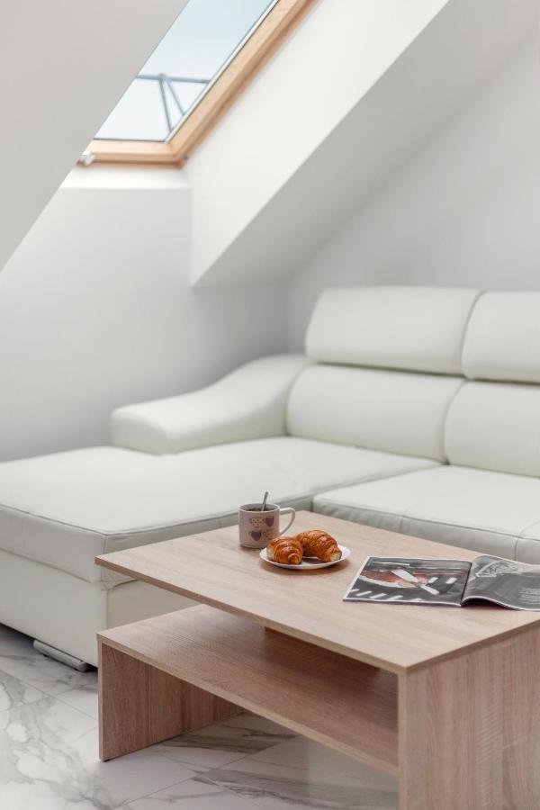 Luxurious Kaunas Basilica Apartment In Old Town By Urban Rent ภายนอก รูปภาพ