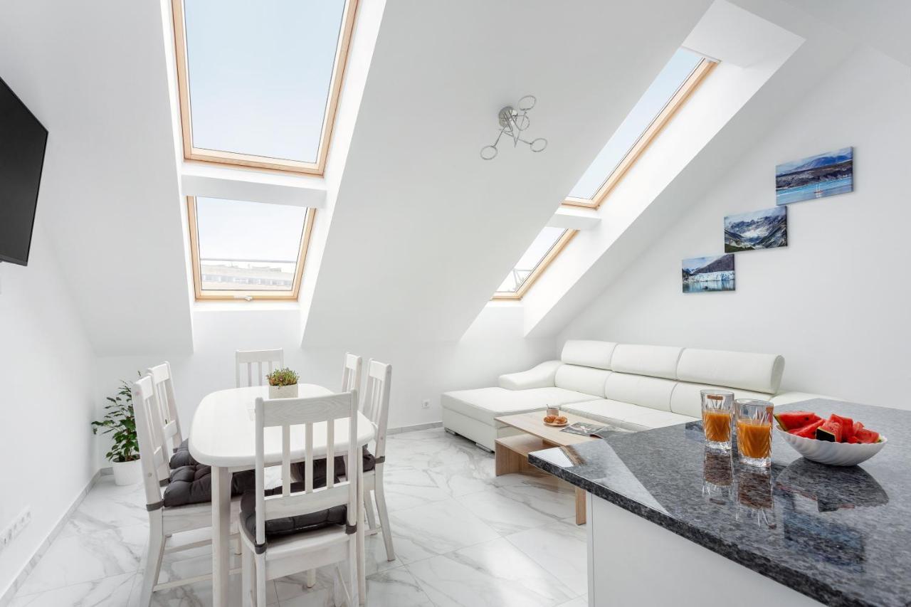 Luxurious Kaunas Basilica Apartment In Old Town By Urban Rent ภายนอก รูปภาพ