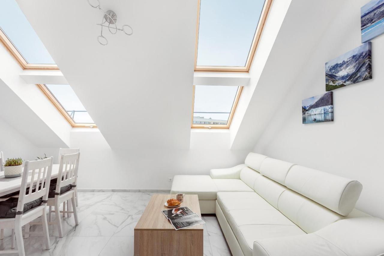 Luxurious Kaunas Basilica Apartment In Old Town By Urban Rent ภายนอก รูปภาพ
