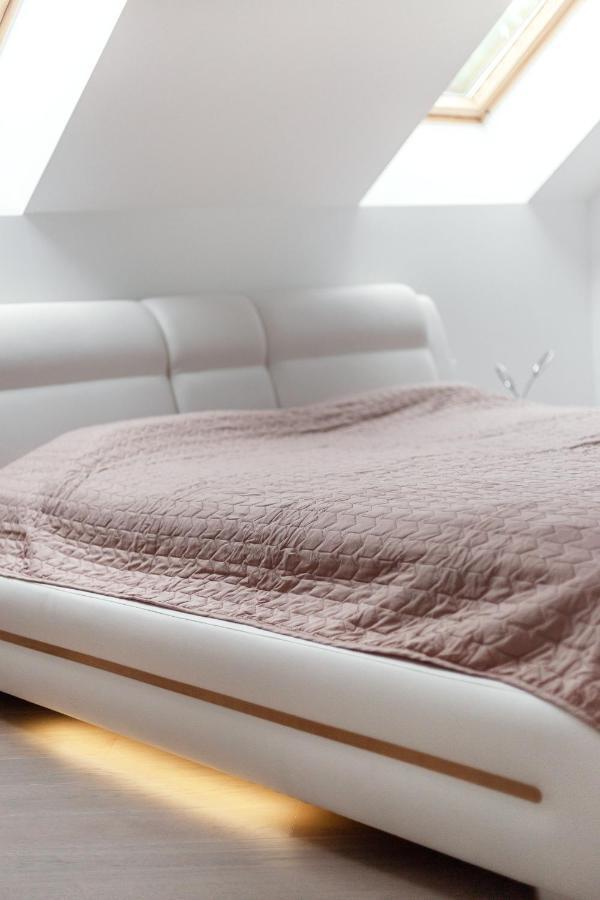 Luxurious Kaunas Basilica Apartment In Old Town By Urban Rent ภายนอก รูปภาพ