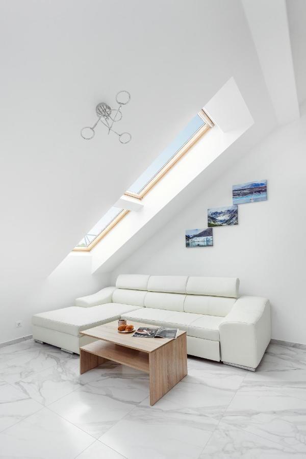 Luxurious Kaunas Basilica Apartment In Old Town By Urban Rent ภายนอก รูปภาพ