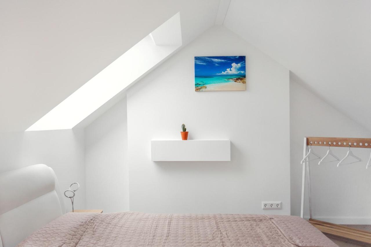 Luxurious Kaunas Basilica Apartment In Old Town By Urban Rent ภายนอก รูปภาพ
